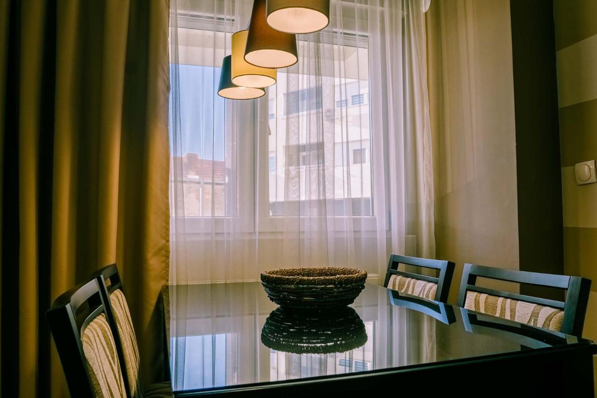 Nar Royalton Accommodation Ni الغرفة الصورة