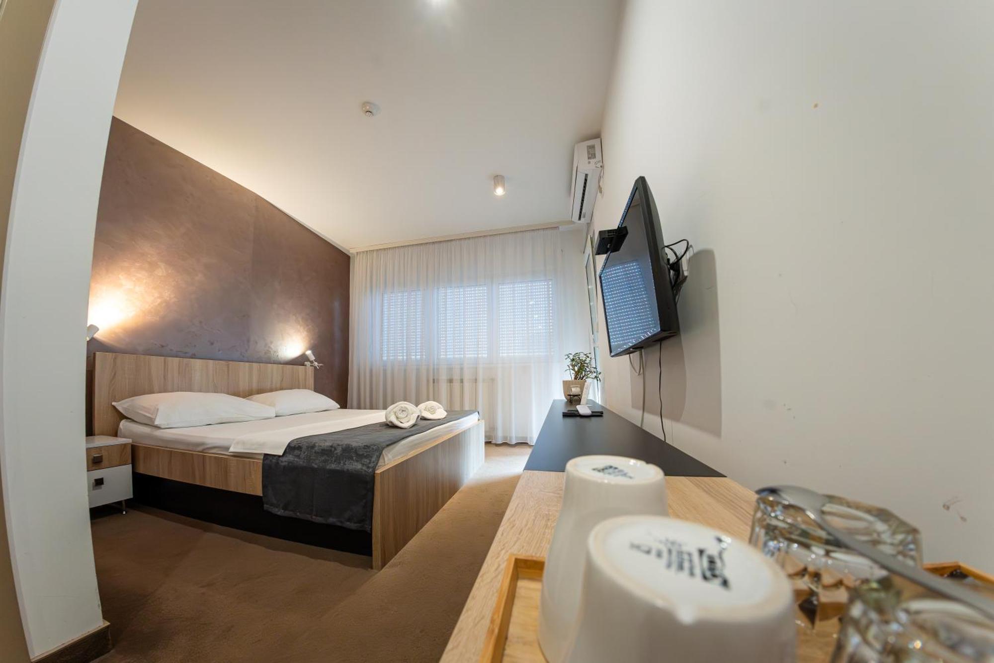 Nar Royalton Accommodation Ni الغرفة الصورة