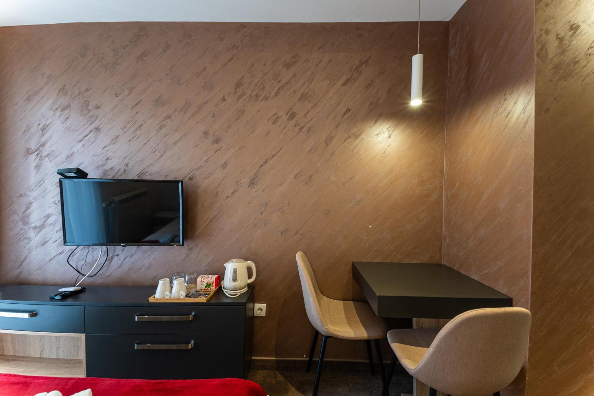 Nar Royalton Accommodation Ni الغرفة الصورة