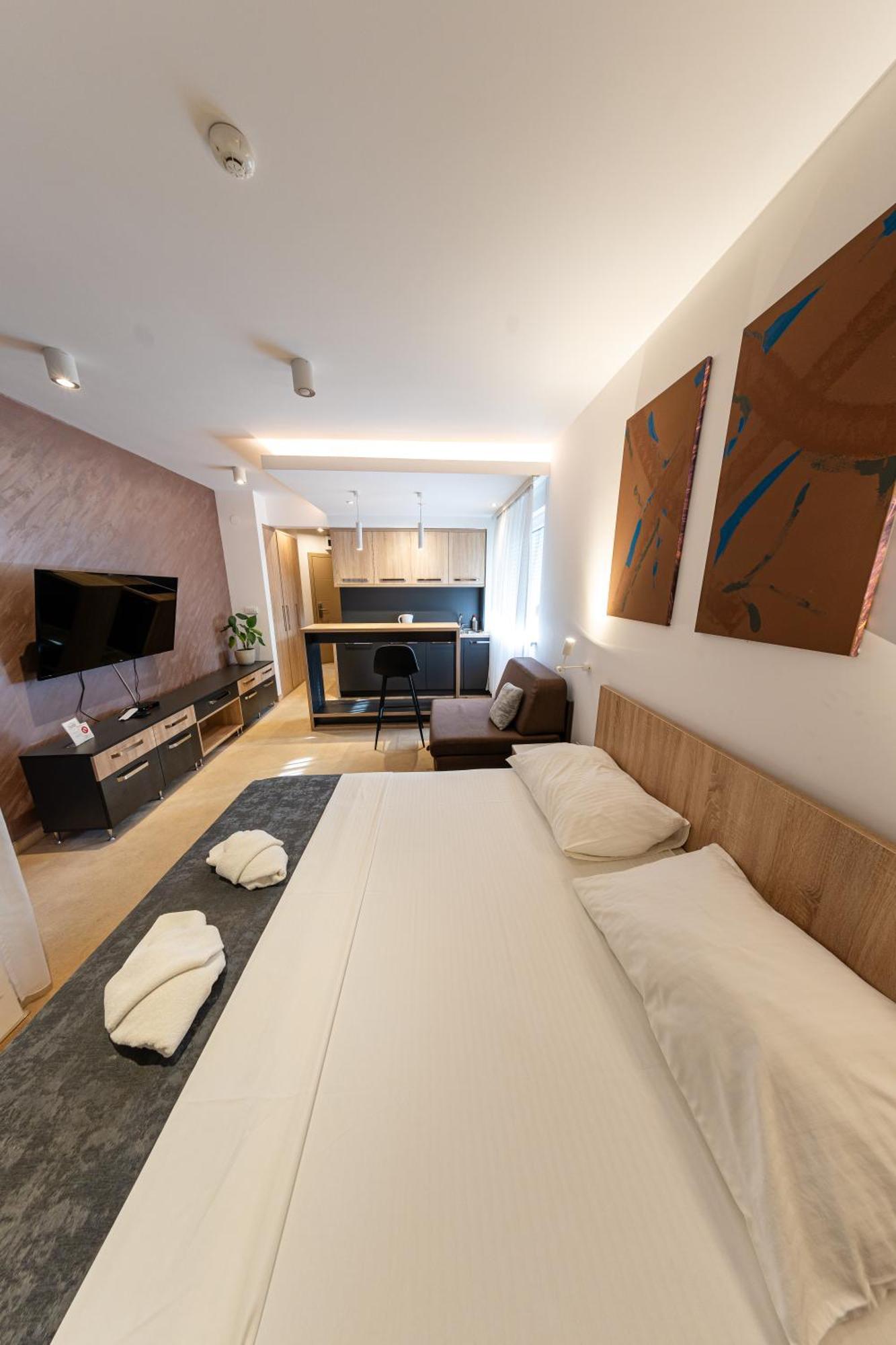 Nar Royalton Accommodation Ni الغرفة الصورة